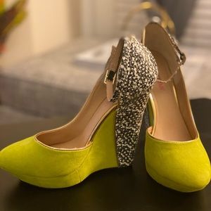 Lime green suede wedges black/white accent